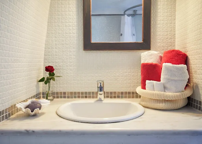 Lava Oia's Апартаменты *