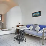 Lava Oia's