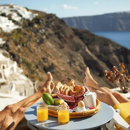 Lava Oia's