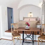 Lava Oia's * Oia