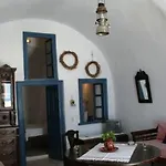 Lava Oia's * Oia