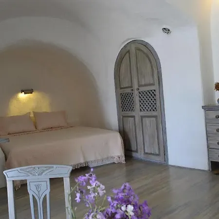 Апартаменты Lava Oia's